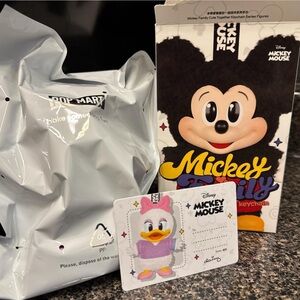 Daisy - Mickey Family Keychain